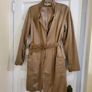 Via Spiga trench